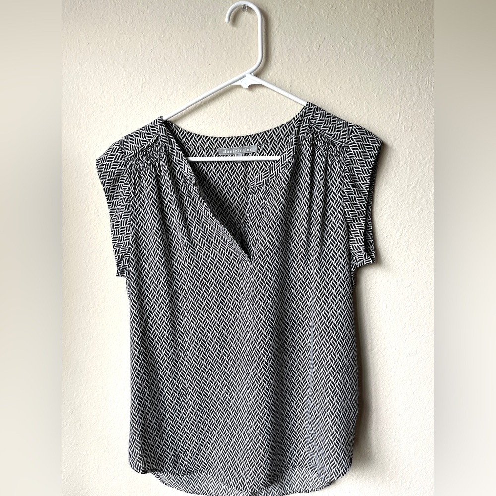 Daniel Rainn Black and White Cap Sleeve Blouse
